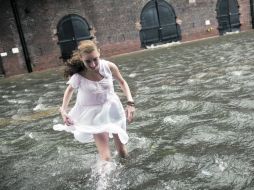 En su paso por Nueva York, el ahora degradado huracán “Irene” dejó principalmente inundaciones. AFP  /