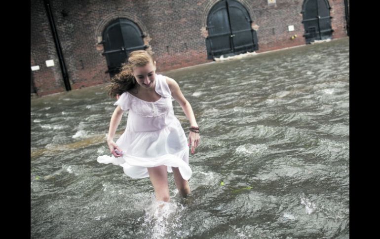 En su paso por Nueva York, el ahora degradado huracán “Irene” dejó principalmente inundaciones. AFP  /