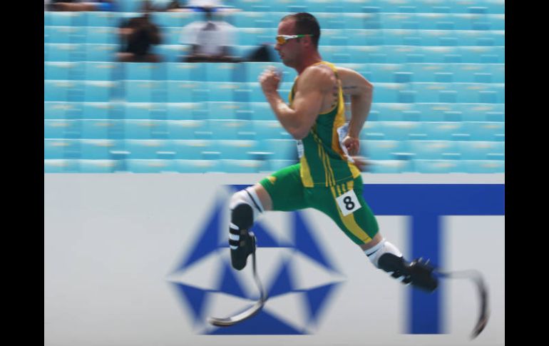 Oscar Pistorius corre durante la prueba de 400 mts en los Mundiales de Daegu, Corea del Sur. EFE  /