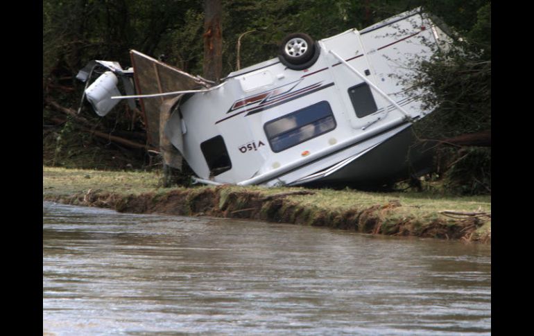 Autoridades de Estados Unidos informaron que el huracán Irene ha dejado a su paso 32 muertos entre estos un niño y una adolescente. AP  /