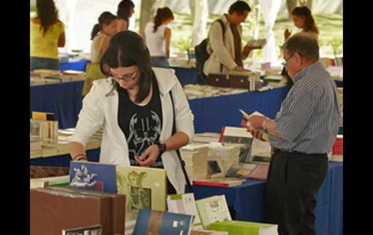 Libros de García Márquez en 80 pesos, títulos clásicos en menos de cien. ARCHIVO  /