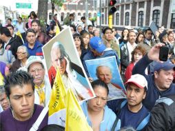 Miles de feligreses acompañaron las reliquias de Juan Pablo II hasta la Catedral de Toluca. NOTIMEX  /