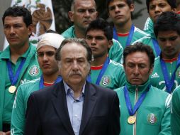 El Secretario General de la FMF (Frente)  insistió en que los futbolistas mexicanos seguirán en actividad. MEXSPORT  /