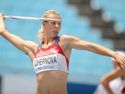 Tatyana Chernova durante el lanzamiento de jabalina en el heptatlón del Mundial de Daegu. AFP  /