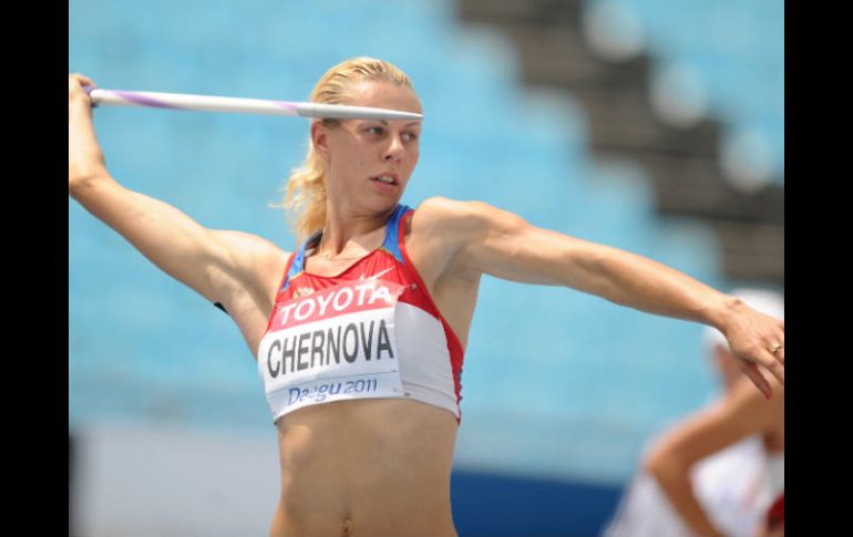 Tatyana Chernova durante el lanzamiento de jabalina en el heptatlón del Mundial de Daegu. AFP  /