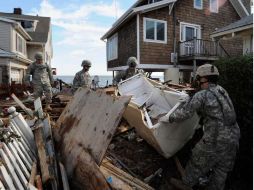 Autoridades mantienen labores de limpieza y rescate en las zonas más afectadas de Estados Unidos. AP  /