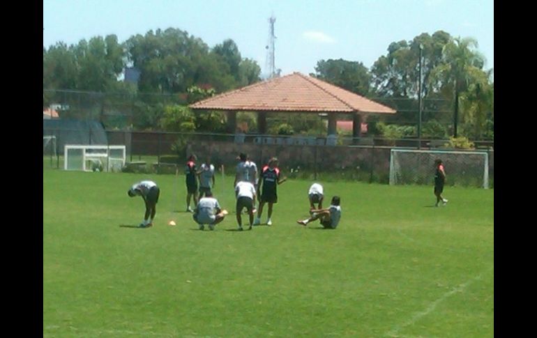 Jugadores del Atlas, durante sesión de entrenamiento en la cancha dos del club Colomos. R.VELÁZQUEZ  /