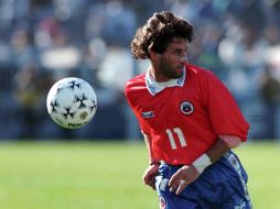 Basay jugó en sus años activos como profesional con la Selección de Chile en la copa América del 1995. MEXSPORT  /