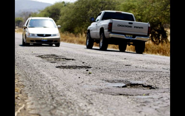 Durante el temporal de lluvias las condiciones de las carreteras estatales se deterioran aún más. E. PACHECO  /