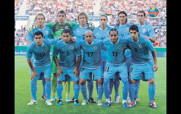 Los uruguayos Forlán y Lugano cambiaron de equipo horas antes de que concluya el cierre de registros. GETTY IMAGES SPORT  /