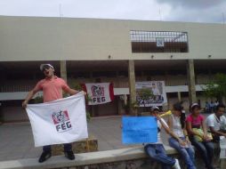 Los manifestantes le piden a la Secretaría de Educación que garantice más cupos para aspirantes. O. GARCÍA  /