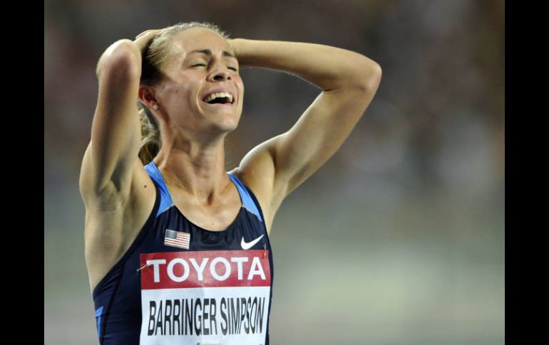 Simpson celebra haber ganado los mil 500 metros femenil en el Mundial de Atletismo. REUTERS  /