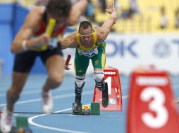 Oscar Pistorius, fue el primer relevo para Sudáfrica. Este equipo logró ayer en esta prueba un récord nacional para su país. EFE  /