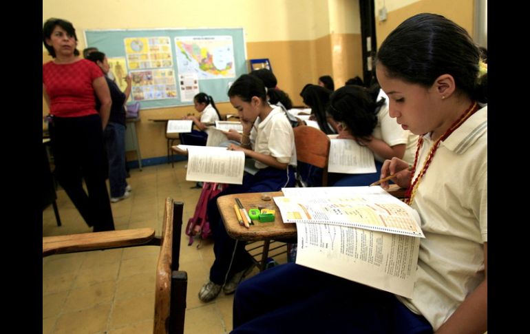 El rector menciona que hay otras maneras de vigilar y evitar el tráfico de drogas en las escuelas primarias y secundarías.  ARCHIVO  /