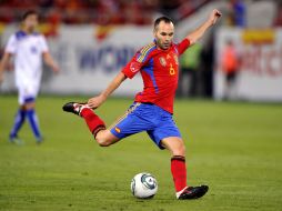 Andrés Iniesta durante el encuentro contra Chile. AFP  /