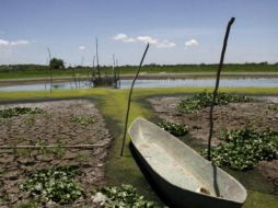 La escasa presencia de lluvias ha provocado que varias lagunas comiencen a secarse. EFE  /