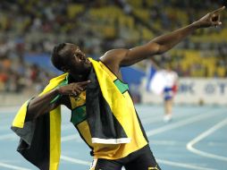 Usain Bolt celebra en la pista de carreras la victoria en la prueba de 200 metros. EFE  /