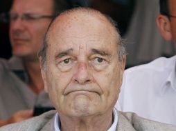 Chirac parecía en buena forma física cuando fue fotografiado bebiendo piña colada en Saint Tropez. REUTERS  /