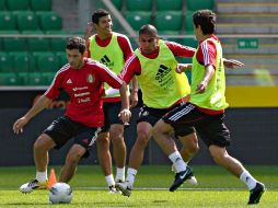 Jugadores de la Selección Mexicana, durante sesión de entrenamiento en Varsovia, Polonia. MEXSPORT  /