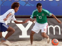 El jugador de la Selección Mexicana, Gustavo Rosales (d), durante encuentro ante Japón en Ravenna, Italia. MEXSPORT  /