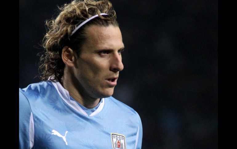 El delantero uruguayo Diego Forlán, disputó 162 minutos ante el cuadro noruego. MEXSPORT  /