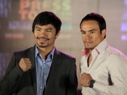 Juan Manuel Márquez (d) durante una promoción para el desquite con el filipino Manny Pacquiao (i). EFE  /