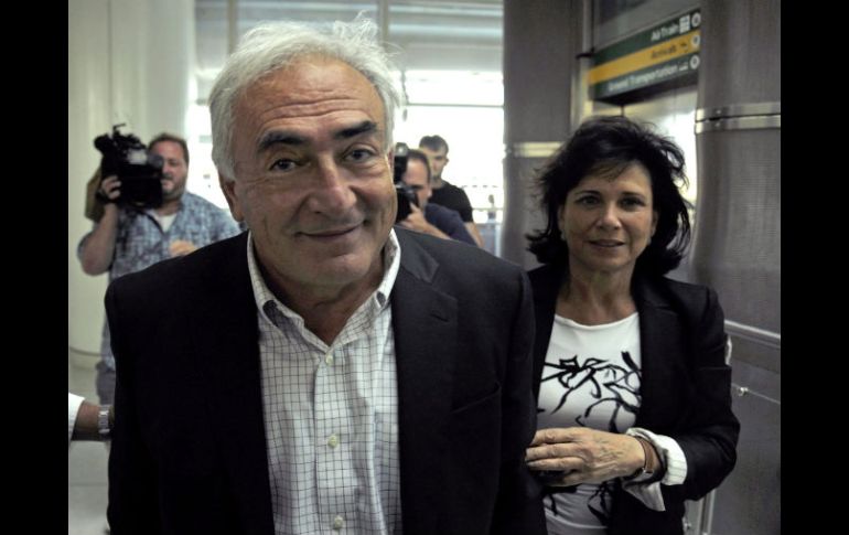 Ex jefe del FMI Dominique Strauss-Kahn deja Estados Unidos. EFE  /