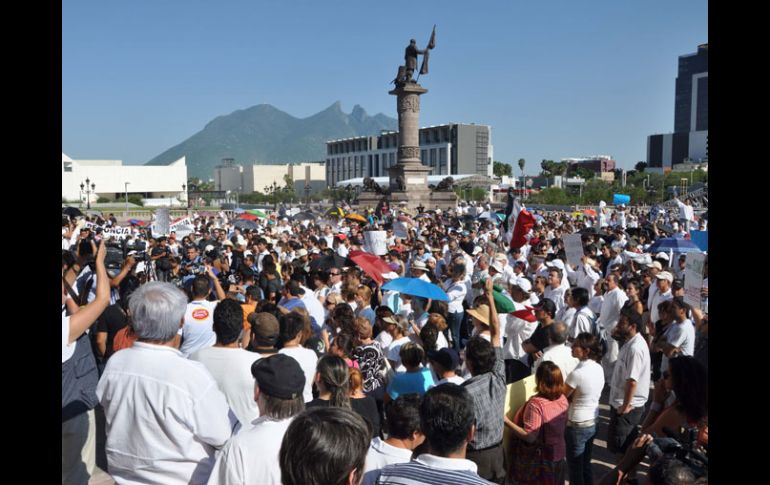 El pasado lunes cerca de cuatro mil personas se manifestaron para expresar su repudio al incendio en el Casino Royale. EL UNIVERSAL  /