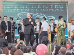 Enrique Alfaro, alcalde de Tlajomulco, encabezó la apertura del malecón. E. PACHECO  /