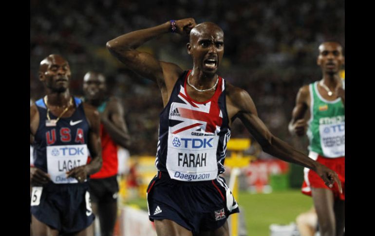 Mo Farah celebra su victoria en la prueba de cinco mil metros. AP  /