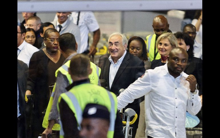 Strauss Kahn llega al aeropuerto Charles de Gaulle en Roissy, en las afueras de París. EFE  /