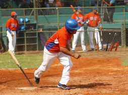 Final de beisbol entre los equipos Bome (naranja) y Legión (Azul) en el estadio Heliodoro Hérnandez Loza en Tlaquepaque.EL INFORMADOR  /