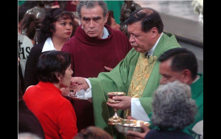 Cardenal Norberto Rivera durante la celebración de la misa en honor a las reliquias del beato Juan Pablo II. NOTIMEX  /