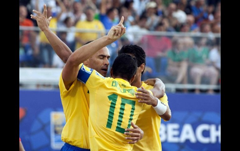 La Selección de Brasil derrotó a la de México 5-2 en el Mundial de futbol de Playa en Ravenna, Italia. MEXSPORT  /