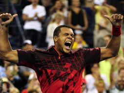 Jo-Wilfried Tsonga festeja su victoria ante Mardi Fish. EFE  /