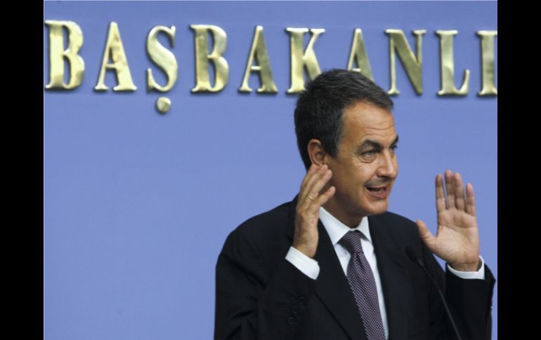 José Luis Rodríguez Zapatero, en rueda de prensa en Ankara, tras encabezar la III Cumbre Hispano-Turca. EFE  /