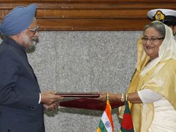 Manmohan Singh, primer ministro hindú y su contraparte de Bangladesh, Sheikh Hasina. AP  /