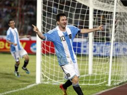 El delantero de la Selección argentina, Lionel Messi, fue ovacionado por todo el estadio cada vez que tocó el balón. EFE  /