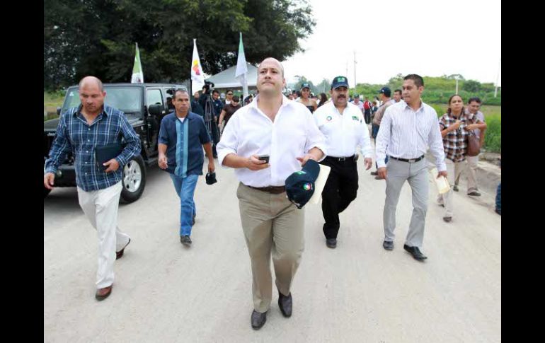 A la inauguración, asistieron el alcalde de Tlajomulco, Enrique Alfaro, y Heriberto González, delegado estatal de la SCT. E. PACHECO  /