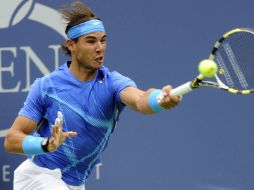 Rafael Nadal en el partido contra Gilles Muller antes de que interrumpiera la lluvia. AFP  /