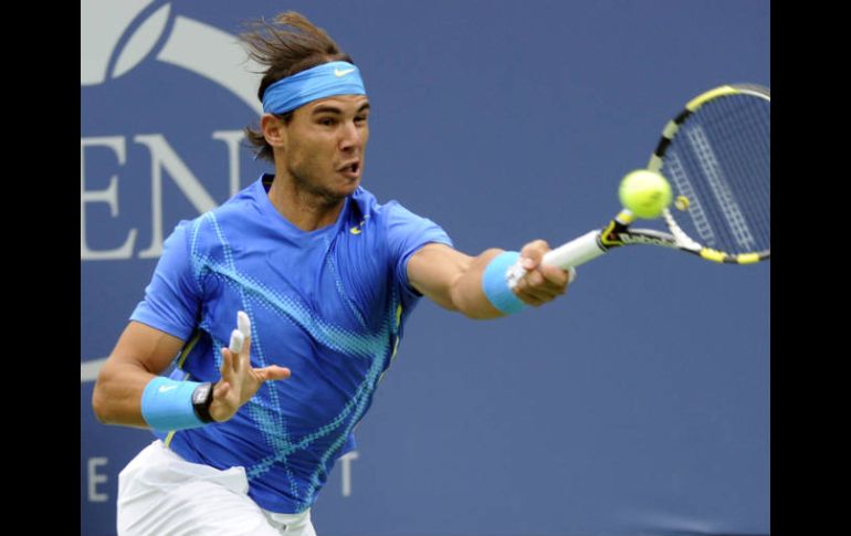 Rafael Nadal en el partido contra Gilles Muller antes de que interrumpiera la lluvia. AFP  /