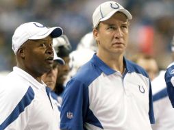 Jim Caldwell y Payton Manning verán a Kerry Collins abrir la temporada de los Potros. AP  /