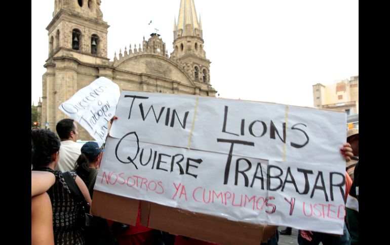 El 2 de septiembre los trabajadores se manifestaron a las afueras de la Presidencia Municipal de Guadalajara. A. GARCÍA  /