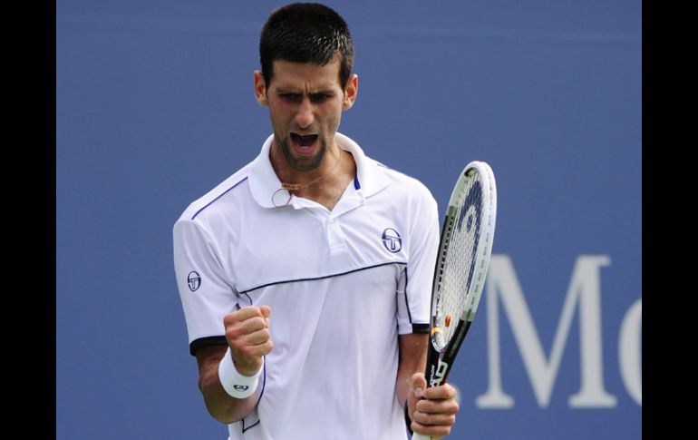 Novak Djokovic celebra un punto ganan do durante el partido. EFE  /