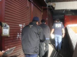 Un total de 34 locales fueron cateados por los agentes de la fiscalía. ESPECIAL  /