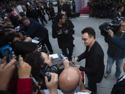 Las estrellas de U2 convocaron a cientos de admiradores. REUTERS  /