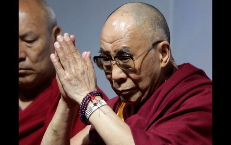 El Dalai Lama, Tenzin Gyatso, habló con el Presidente Calderón sobre temas como la tolerancia y los valores en al juventud. REUTERS  /