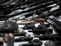 Armas decomisadas. La operación encubierta permitió el trasiego ilegal de unas dos mil armas a México. ARCHIVO  /