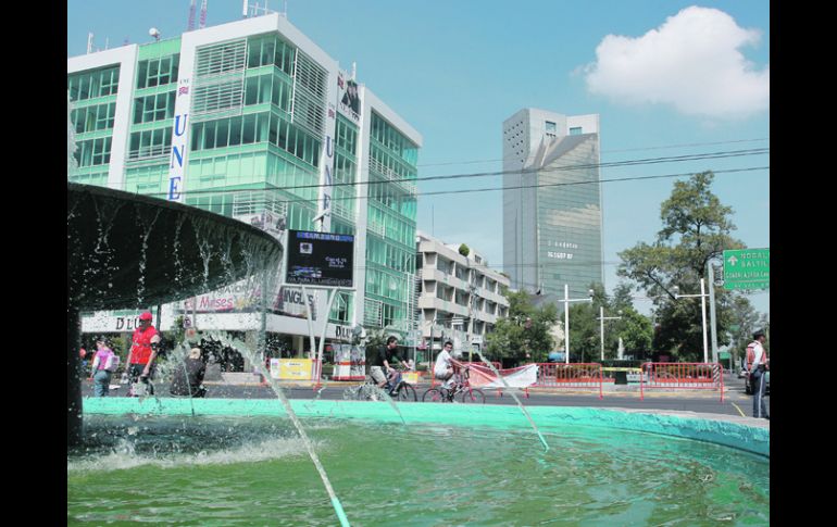 Avenida Chapultepec, como muchas otras arterias de la ciudad, da la posibilidad de encontrarse con variedad de historias. A. CAMACHO  /