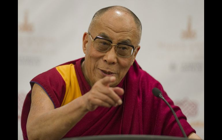 El Dalai Lama, habla durante una conferencia de prensa en la Ciudad de México. AFP  /